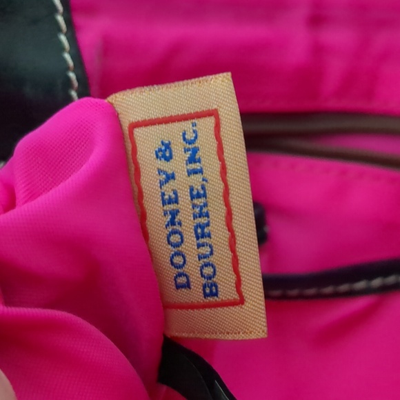 Dooney & Bourke Duck Crossbody Black Leather Trim Duck Hangtag - Picture 7 of 9